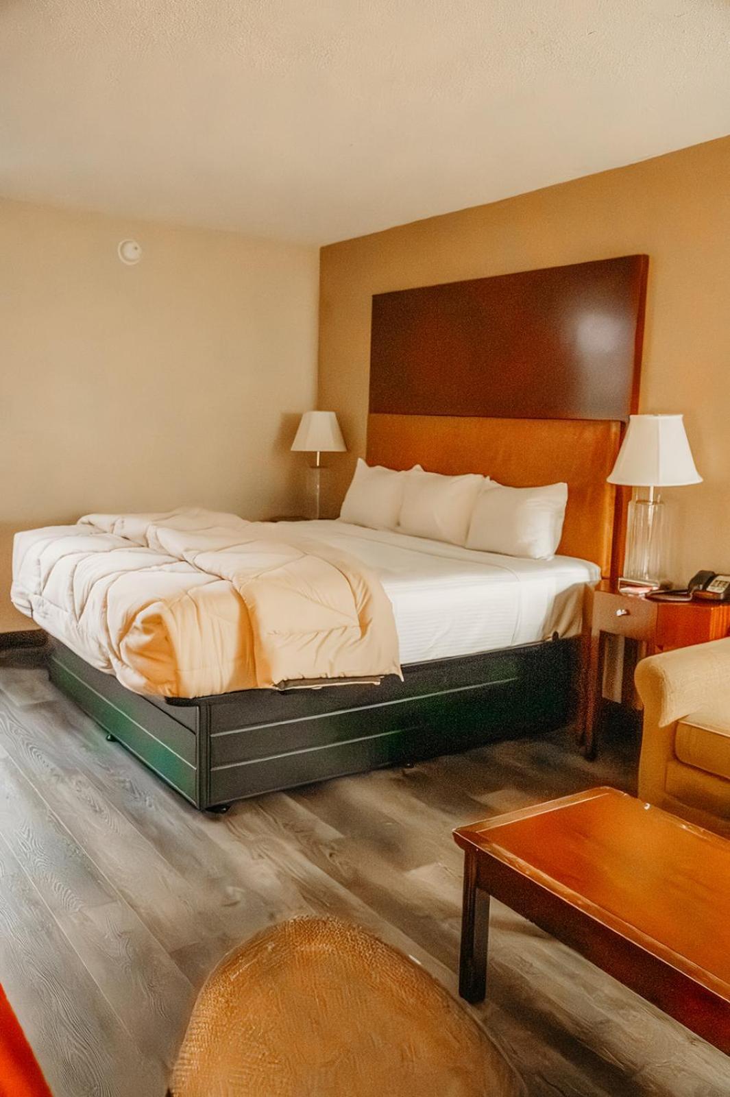 Country Garden & Suites Benton Bilik gambar
